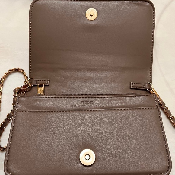 Badgley Mischka Taupe Quilted Crossbody Bag - Picture 3 of 8